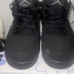 Black Cat Jordan 4