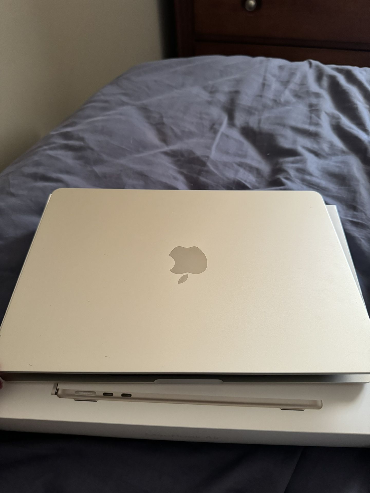 13.6 MacBook Air with apple M2 chip