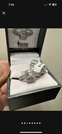 NEW 10 K White Gold 1/2C Diamonds. 