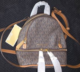 MICHAEL KORS RHEA ZIP XS MSGR BACKBACK NWT