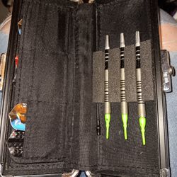 Piranha Razor Grip Dart Set W/case And More