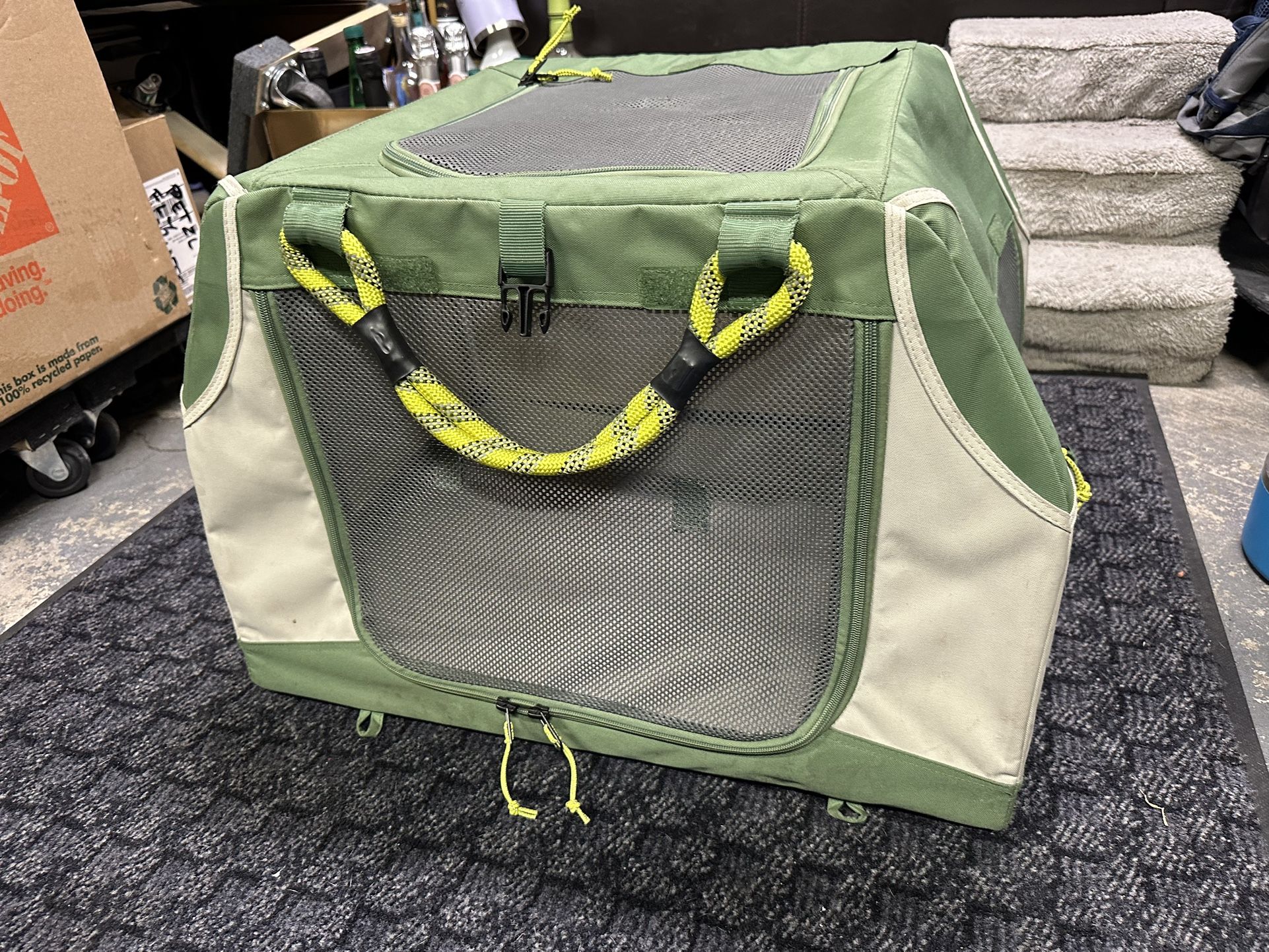 Limited Edition Backcountry x Petco S/M The Foldable Dog Travel Crate
