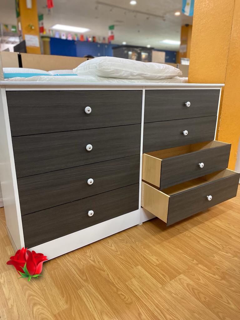 8 Drawer Dresser 