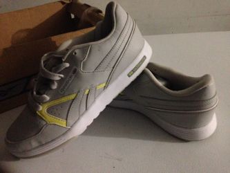 Size 5 girls NEW Shoe