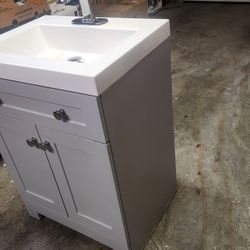 Bathroom vanity 19 inches