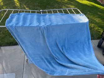Like New Bedsure. Soft Fleece blanket