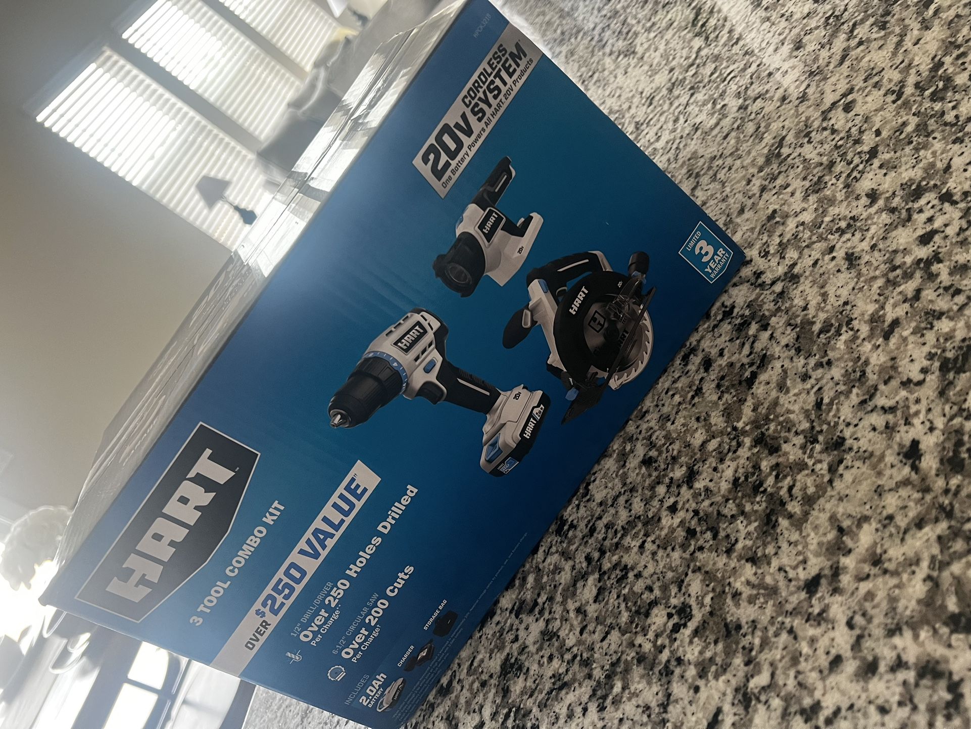 Hart 20V 3 Piece Combo Set : Circular Saw, Drill, And LED Light