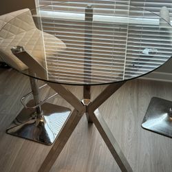 Single Dinning Room Glass Table And Bar Stools
