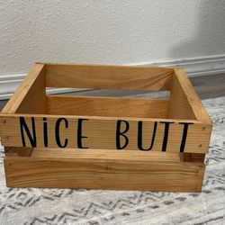 “Nice Butt” Toilet Paper Holder 