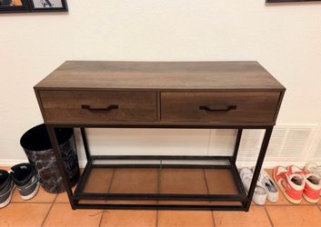 Entry way table