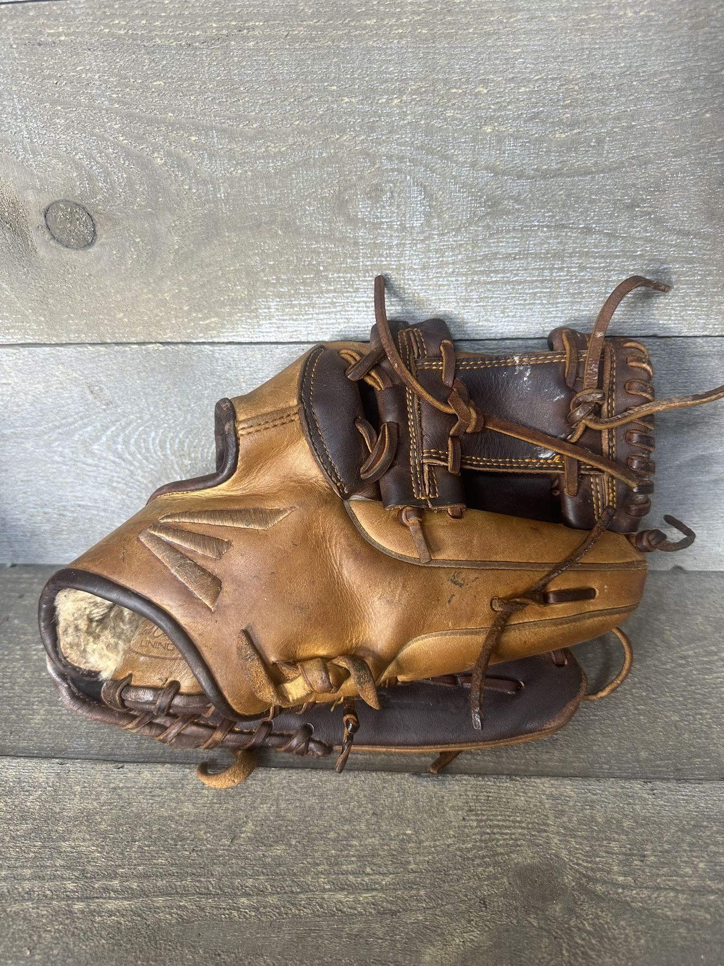 Easton Professional Collection 11.5" Baseball Glove B21 Youth Right Hand Throw