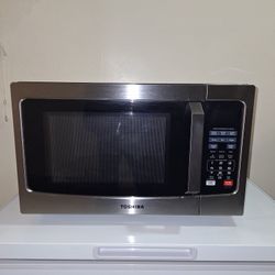 TOSHIBA  MICROWAVE  VERY POWERFUL 