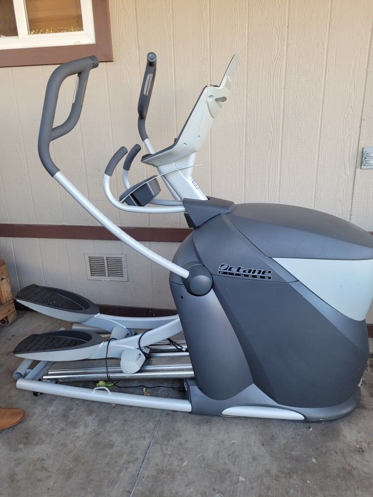 Elliptical Trainer Machine