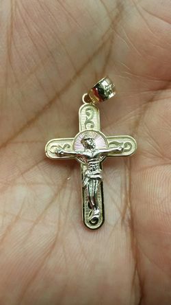14k Gold cross 3.2 grams