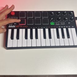 Akai MPK Mini Keyboard Piano