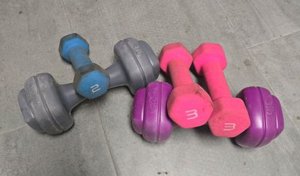 Set of Neoprene Dumbbells 2lb and 3lb