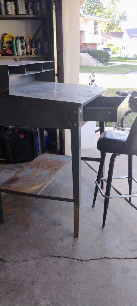 Used Shop Desk And Chair