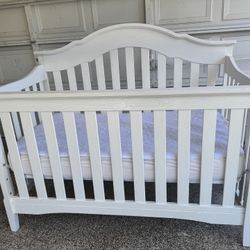 White Crib And Mattress 
