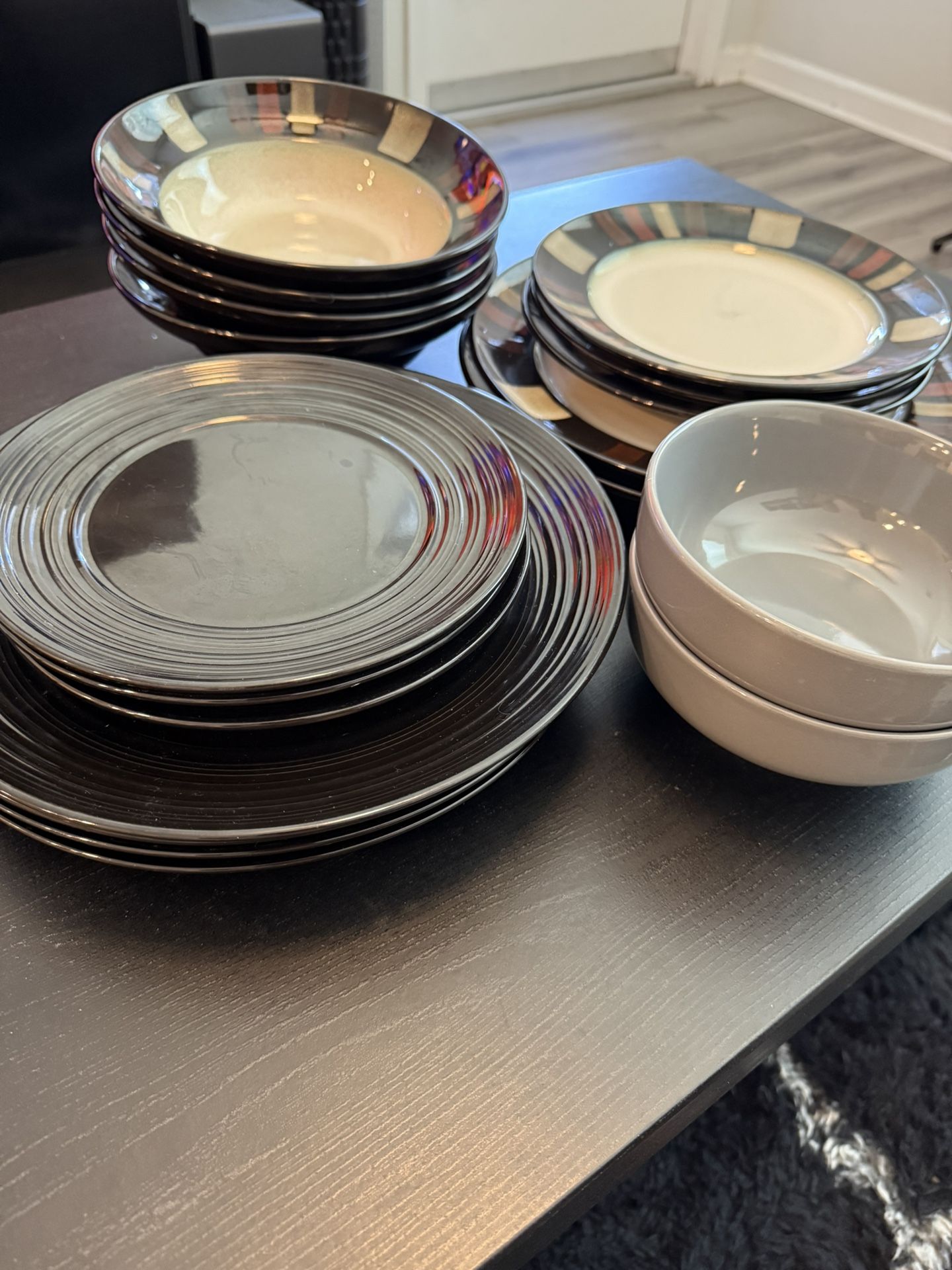 18 pc Plate and Bowl Set