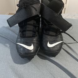 Used Nike FORCE Senior 9 Baseball and Softball Cleats