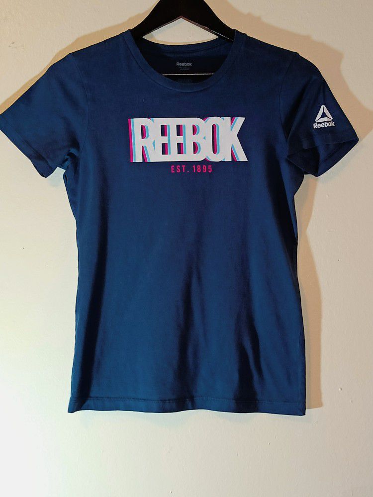 Reebok Navy Blue Short Sleeve Graphic Shirt For Women.
