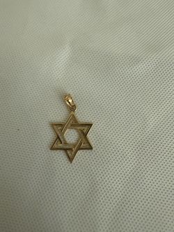 14k gold star ⭐️ pendant