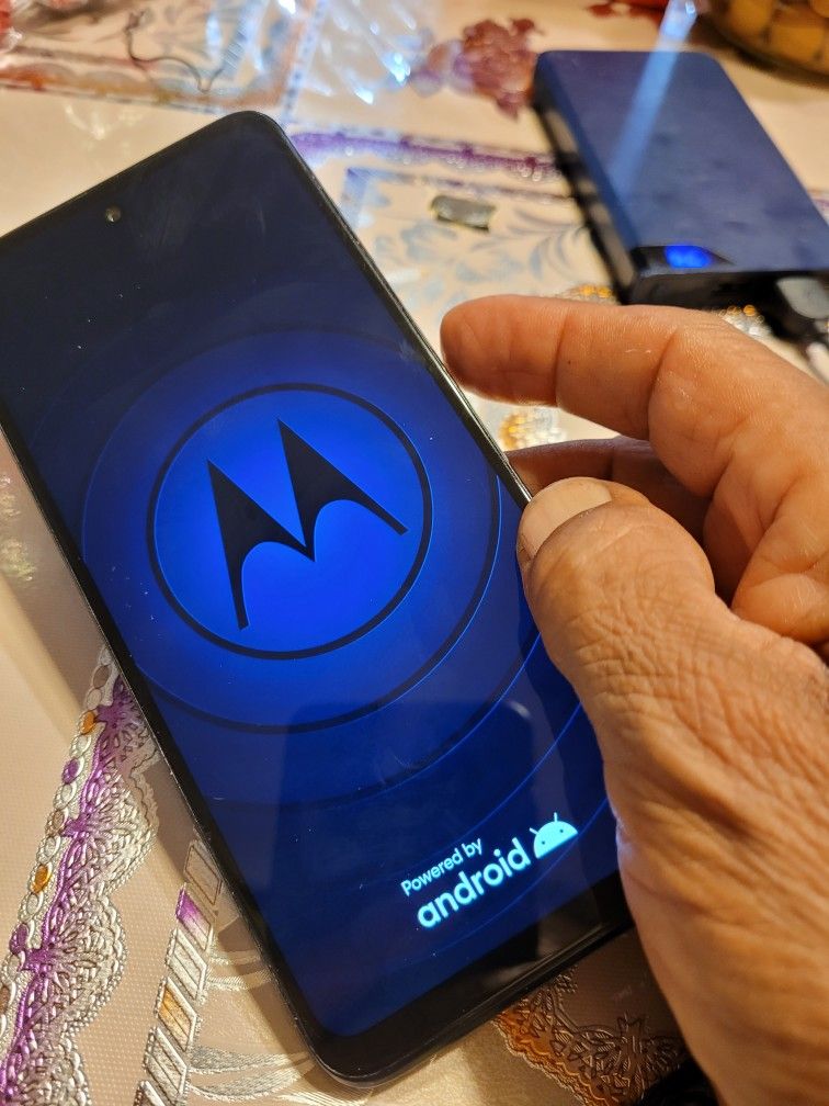 CELL  PHONE. READY FOR SIM CARD..UNIVERSAL. TEL. LISTO PARA TU SIM CARD UNIVERSAL  DESLAQUEADO