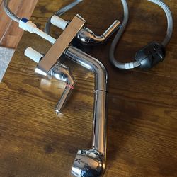 Sink Faucet/ Lava manos