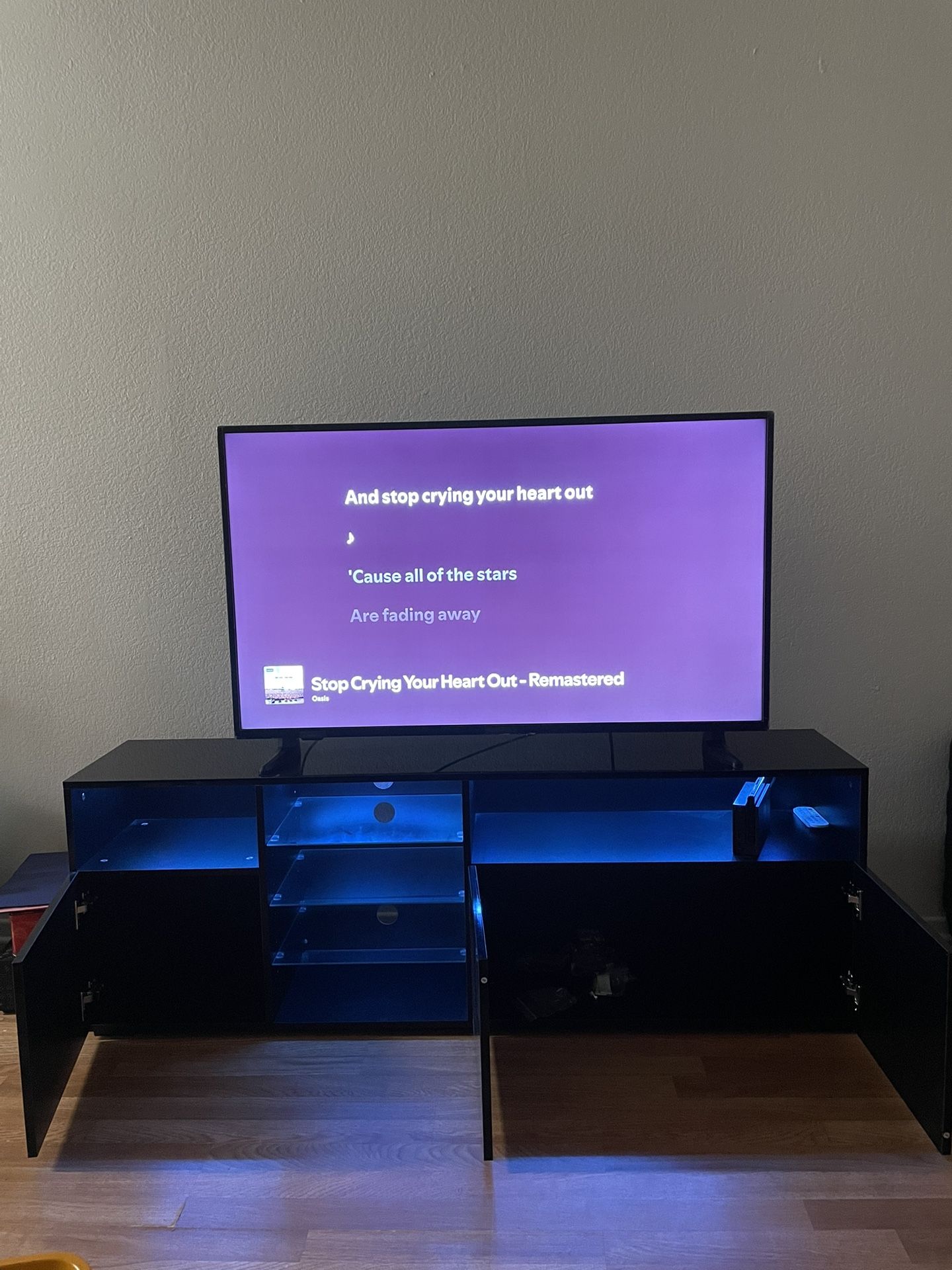 Tv Stand + Tv
