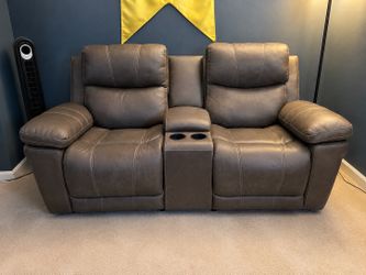 Dual Power Reclining Loveseat with Center Console, Storage & Cup Holders