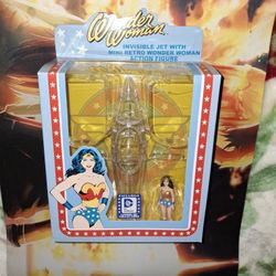 FUNKO DC EXCLUSIVE LEGION OF COLLECTOR'S WONDER WOMAN INVISIBLE JET WITH MINI WONDER WOMAN FIGURE TOY...NEW...SMOKE FREE HOME...$35 OBO...