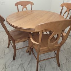Beautiful Wooden 4 Chair Dinning Set. $350
