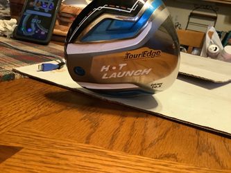 Tour Edge Hot Launch 10.5-degree driver featuring a black and white finish with blue accents and a graphite shaft 55R, Grafalloy, Pro Launch, excellen