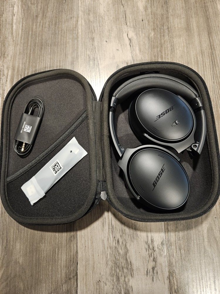 Bose Quiet Comfort Headphones NEW!