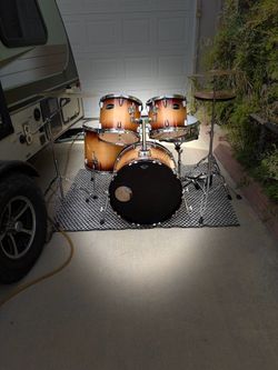 Complete 5 piece drumset