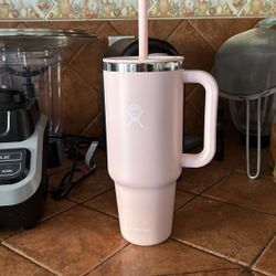 Pastel Pink Hydro flask 40 Oz