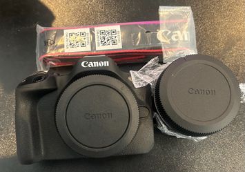Canon EOS R50 Camera Kit