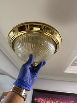 Ceiling light- incandescent or LED bulb can take it