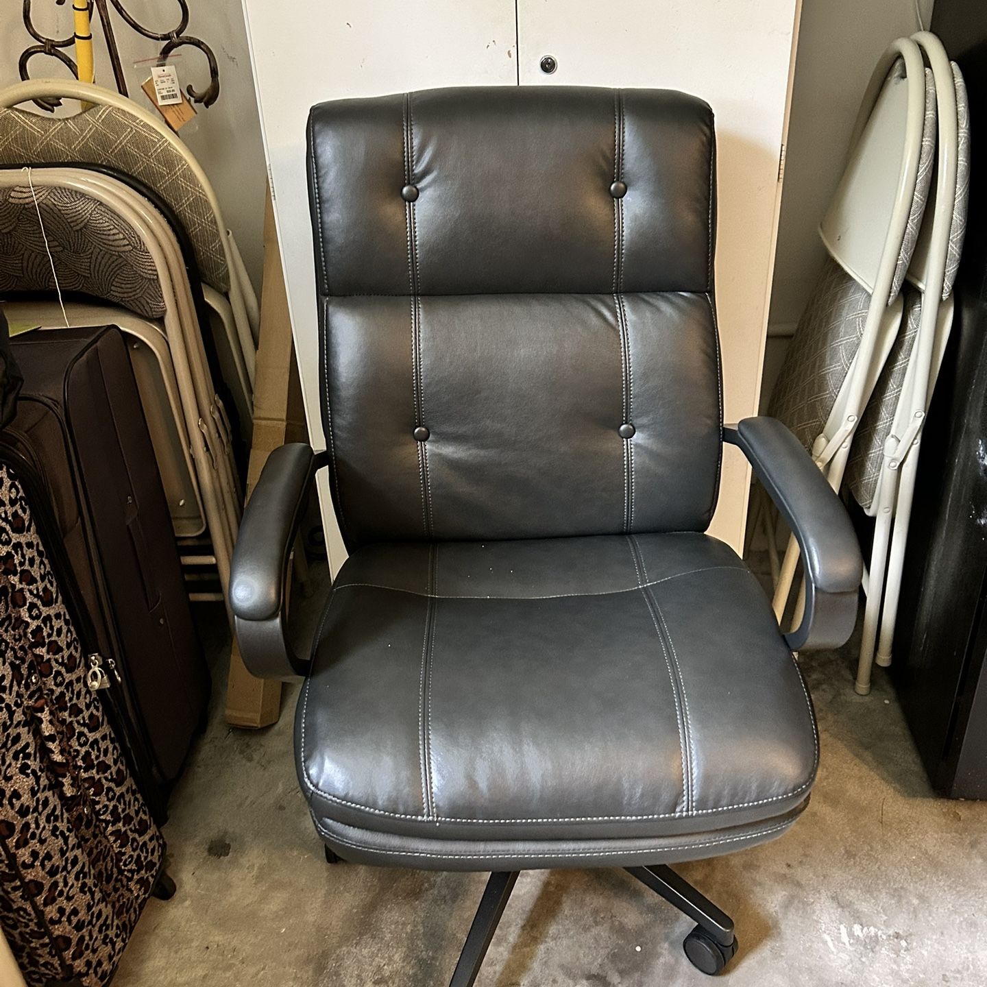 Belterra mid back manager chair sale