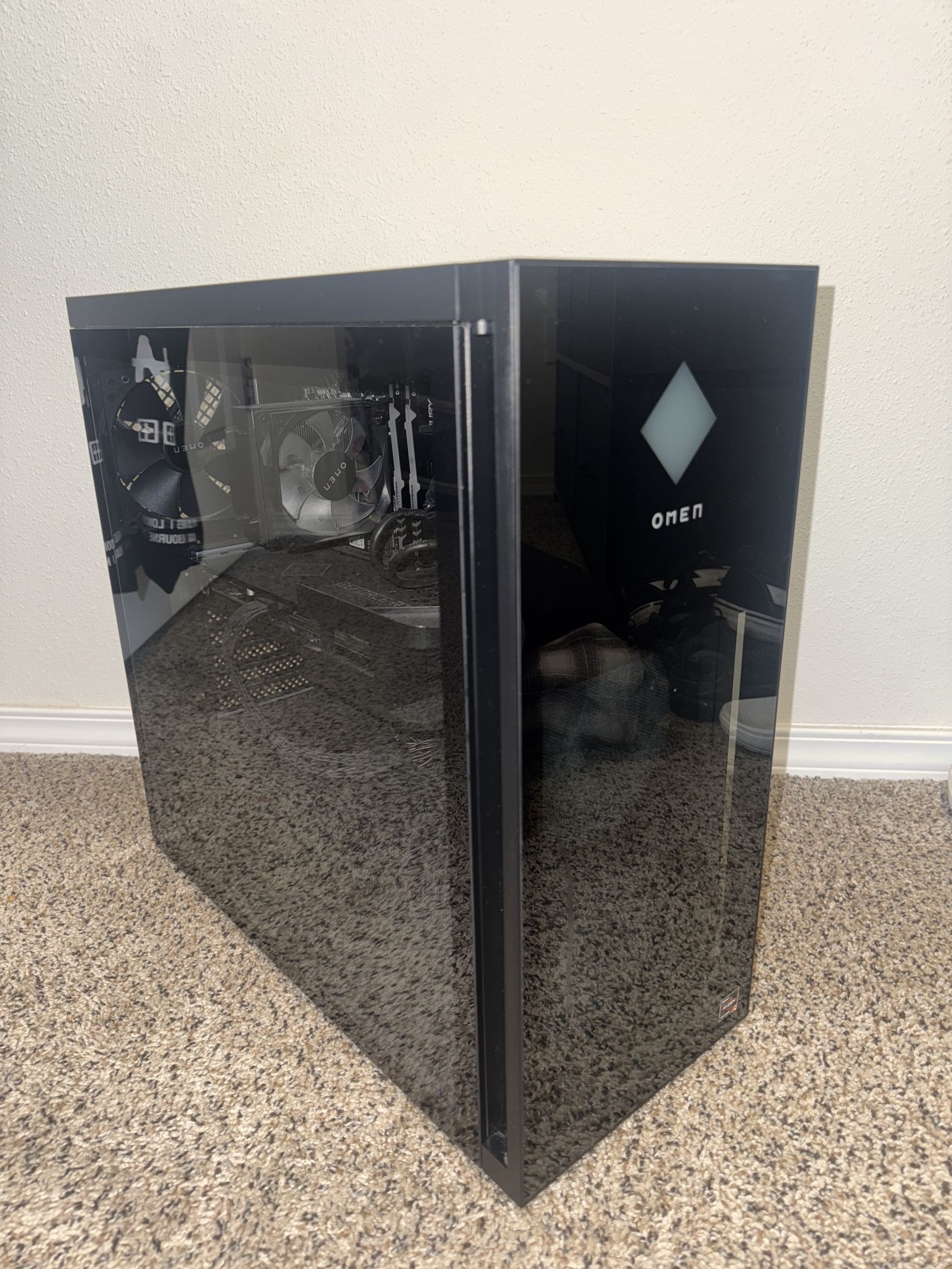 Gaming PC HP Omen - Omen 40L Desktop - AMD Ryzen 7 5700G - NVIDIA GeForce RTX 3070 - 1TB SSD
