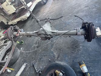 Chevy Express van 8-Lug Rear Axle Assembly with Disc Brakes