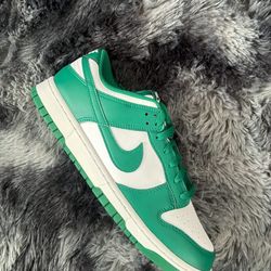 Nike Dunk Low “Oregon Green”