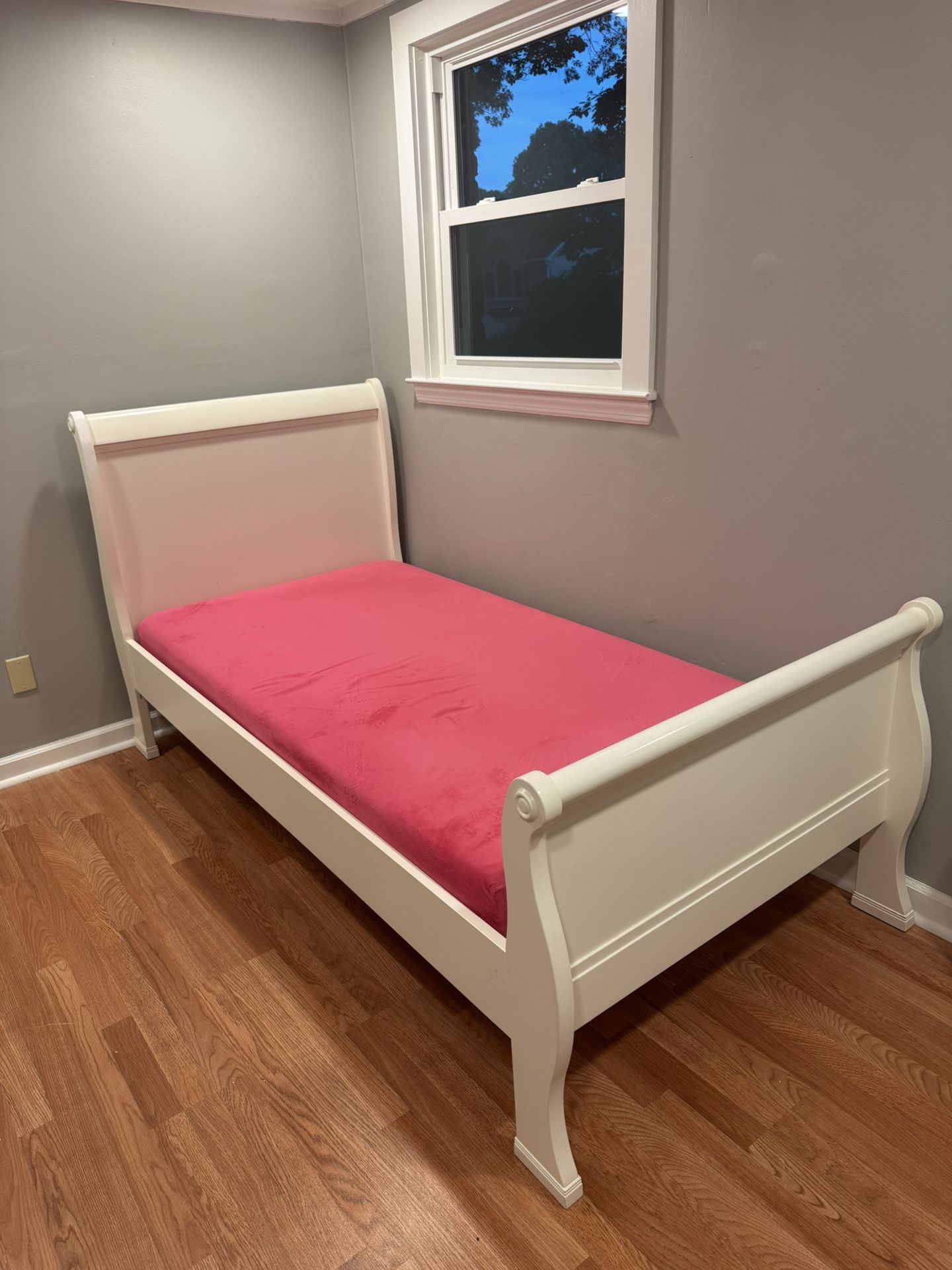 Pottery Barn Girl twin size bed and mattress