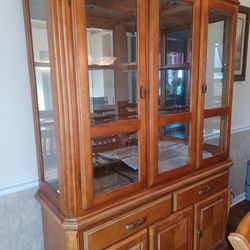 Solid Oak China Cabinet/hutch