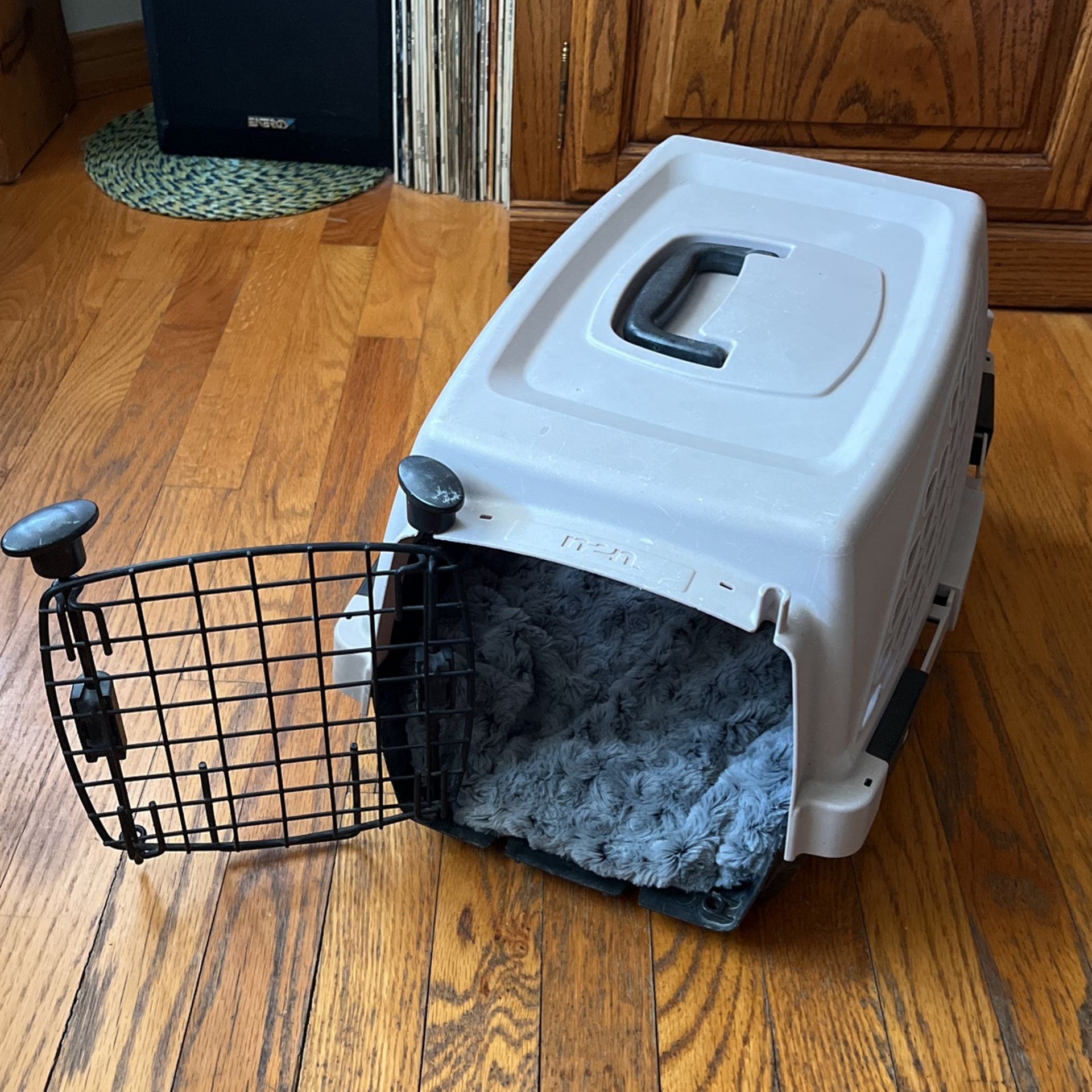 Dog/Cat Carry Kennel