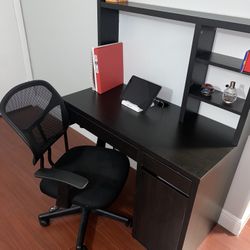 Micke Black Ikea Desk With Swivel Chair 