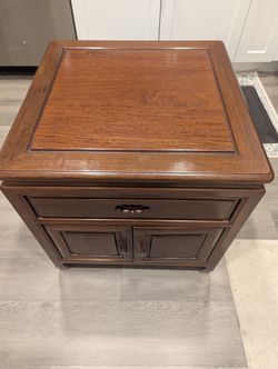 Solid Wood Side Table/Nightstand