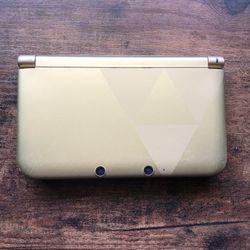 Nintendo 3DS XL Zelda Link Between Worlds Limited Edition