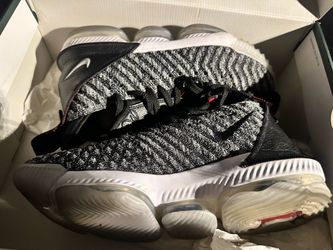 Lebron XVl BLACK METALLIC SILVER WHITE