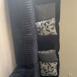 Couch (must pick up)